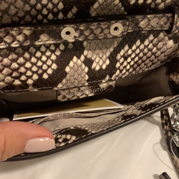 Michael kors crossbody bag - Picture 8 of 8